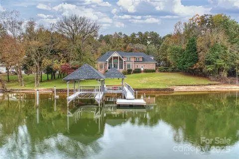 2045 Driftwood Cir, Fort Mill, SC 29708