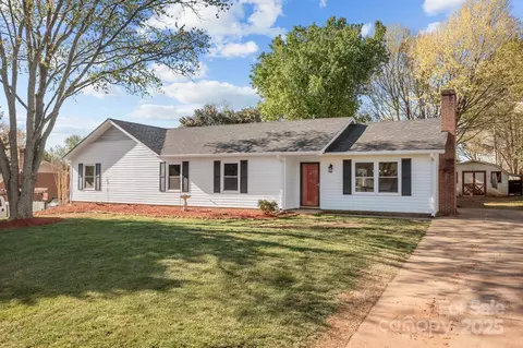 4515 Country Meadows Dr, Gastonia, NC 28056