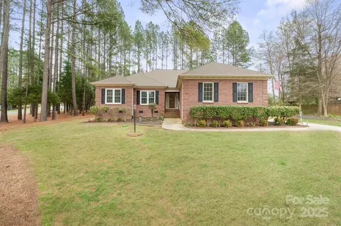 8801 Oldenburg Dr, Mount Pleasant, NC 28124