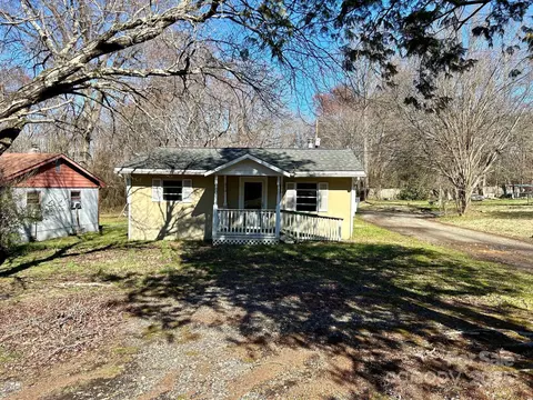 2609 E Greenbriar Rd, Statesville, NC 28625