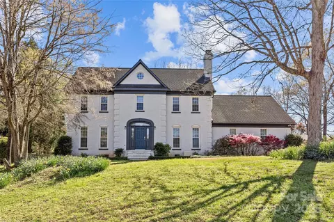 2016 Monaghan Ct, Matthews, NC 28105