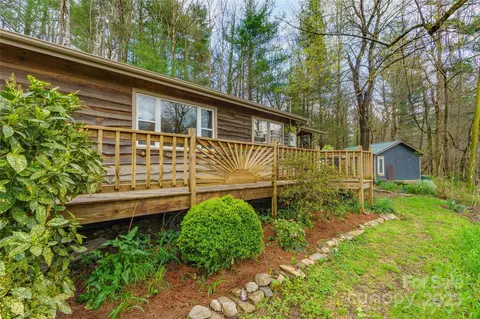 8 Grant Ln, Saluda, NC 28773 photo 6