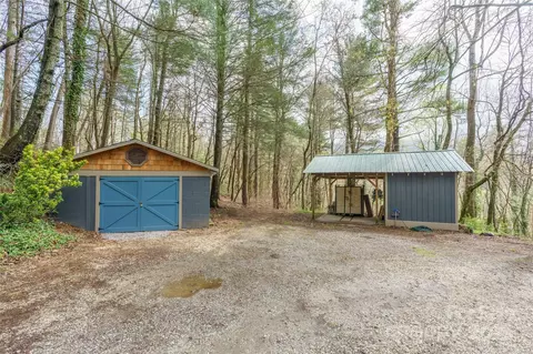 8 Grant Ln, Saluda, NC 28773 photo 3