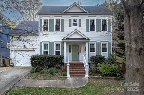 3825 Selwyn Farms Ln, Charlotte, NC 28209