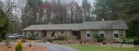 111 Woodhaven Dr, Hendersonville, NC 28739