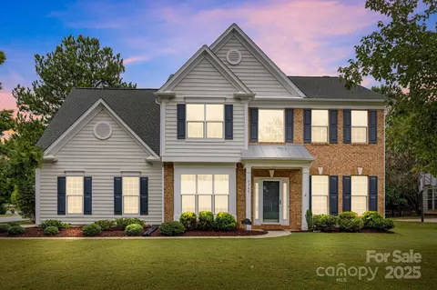 5345 King Arthur Dr, Charlotte, NC 28277