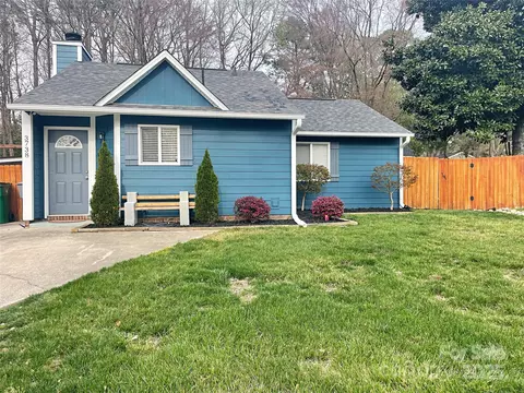 3738 Ashley Hall Dr, Charlotte, NC 28227