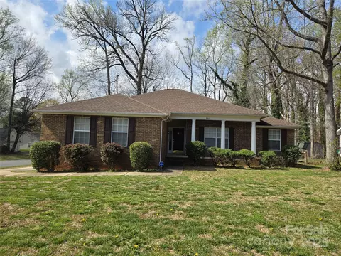 8411 Rhian Brook Ln, Charlotte, NC 28216