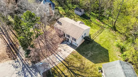 400 Tasse Pl, Charlotte, NC 28262