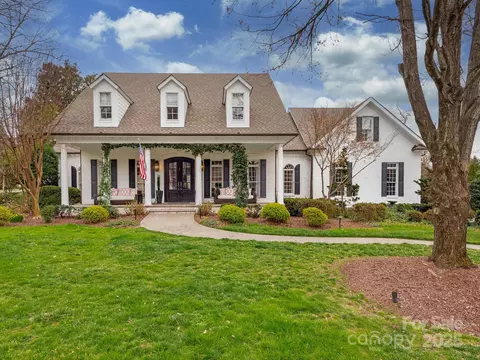 1301 Canterbury Hill Cir, Charlotte, NC 28211