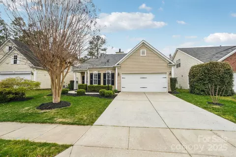 6423 Falls Lake Dr, Charlotte, NC 28270