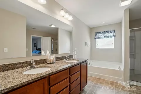 Bath - 3272 Saddlebrook Dr, Midland, NC 28107 photo 1 of 2