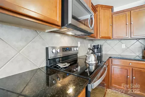 Kitchen - 3272 Saddlebrook Dr, Midland, NC 28107 photo 4 of 4