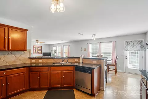Kitchen - 3272 Saddlebrook Dr, Midland, NC 28107 photo 3 of 4