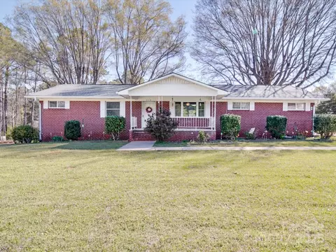 516 Lakeview Dr, Wadesboro, NC 28170