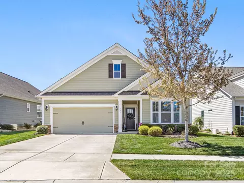 121 Hanks Bluff Dr, Mooresville, NC 28117