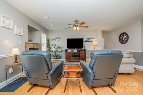 Living - 3112 Mcgee Ln, Monroe, NC 28110 photo 2 of 4