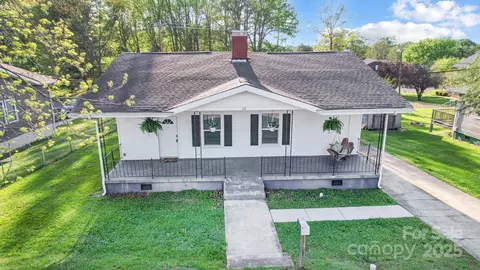 26 Park Dr, Gastonia, NC 28054