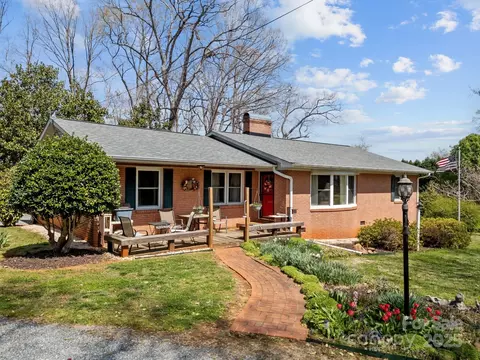 127 Robin Hood Dr, Forest City, NC 28043