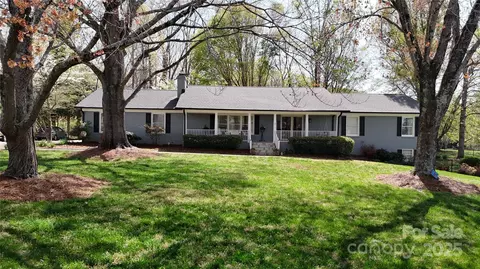 2482 Kings Grant Rd, Lincolnton, NC 28092