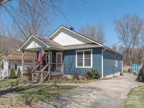 206 Meadow St, Waynesville, NC 28786