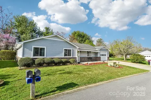 29 Wintry Dr, Hendersonville, NC 28792
