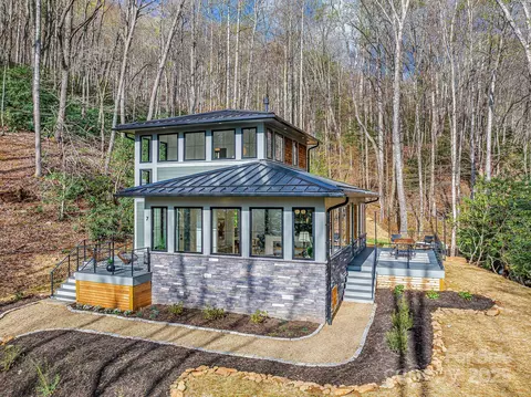 7 Brooksong Dr, Asheville, NC 28805