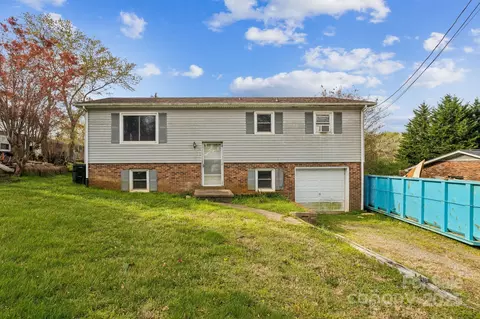 613 E 11th St, Newton, NC 28658