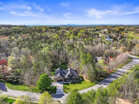 2072 46th Avenue Ne Dr NE, Hickory, NC 28601