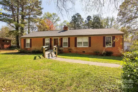 7210 Lakeside N Dr N, Charlotte, NC 28215