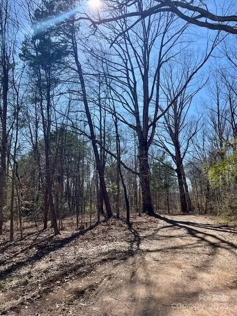 3760 River Rd, Hickory, NC 28602