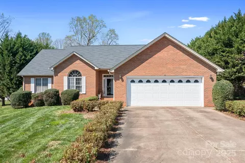 1077 Merrywood Dr, Newton, NC 28658