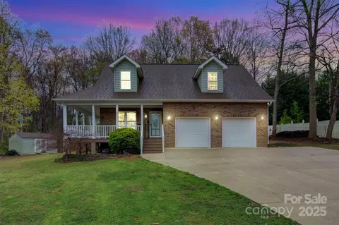 565 Robinhood Rd, Maiden, NC 28650