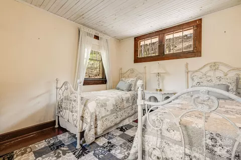Bedroom - 153 Skyway Dr, Marshall, NC 28753 photo 3 of 6