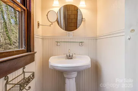 Bath - 153 Skyway Dr, Marshall, NC 28753 photo 3 of 4