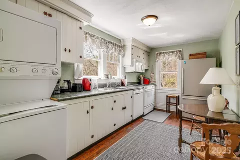 Kitchen - 153 Skyway Dr, Marshall, NC 28753 photo 2 of 2