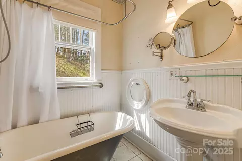 Bath - 153 Skyway Dr, Marshall, NC 28753 photo 1 of 4