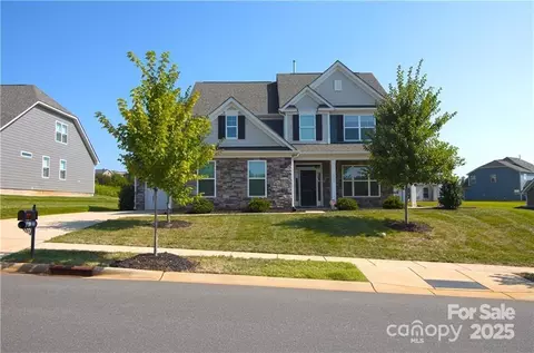 1366 Wiggins Dr, Gastonia, NC 28054