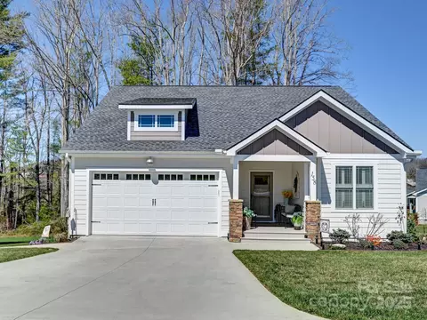 158 Windy Acres Knoll Dr, Hendersonville, NC 28792