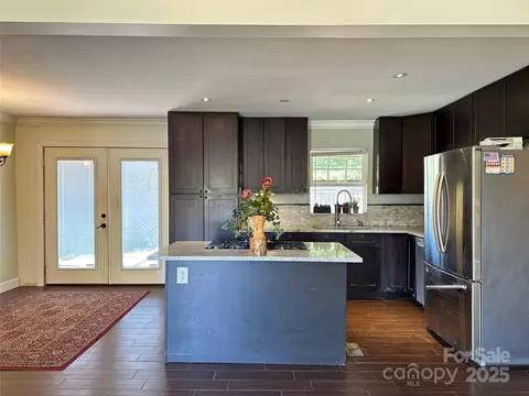 207 Lakeside Ave, Davidson, NC 28036 photo 2