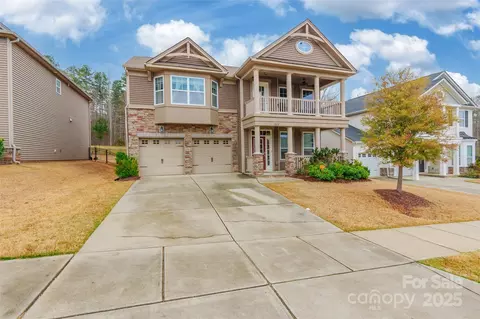 10118 Castlebrooke Dr, Concord, NC 28027