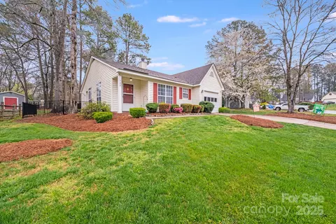 722 Foxborough Rd, Charlotte, NC 28213