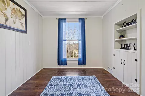 Bedroom - 59 W Poplar Dr, Marion, NC 28752 photo 2 of 9