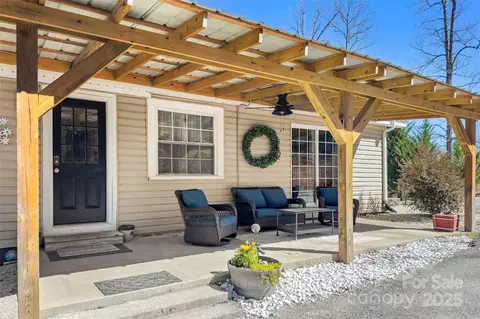 Exterior - 59 W Poplar Dr, Marion, NC 28752 photo 4 of 9