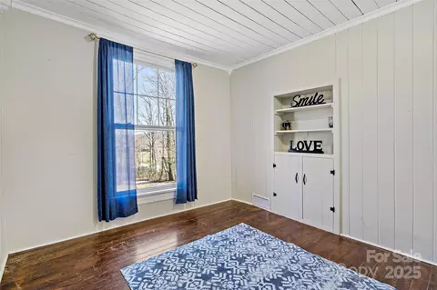 Bedroom - 59 W Poplar Dr, Marion, NC 28752 photo 3 of 9
