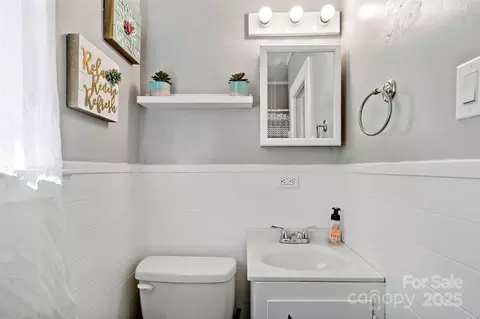 Bath - 59 W Poplar Dr, Marion, NC 28752 photo 3 of 3