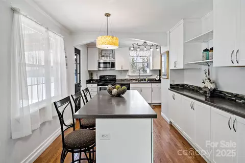 Kitchen - 59 W Poplar Dr, Marion, NC 28752 photo 2 of 4