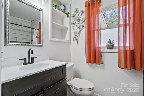 Bath - 59 W Poplar Dr, Marion, NC 28752 photo 1 of 3