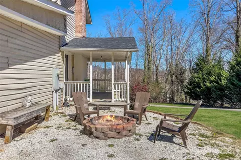 Exterior - 59 W Poplar Dr, Marion, NC 28752 photo 6 of 9