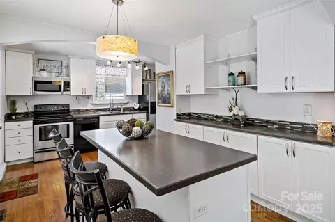 Kitchen - 59 W Poplar Dr, Marion, NC 28752 photo 3 of 4